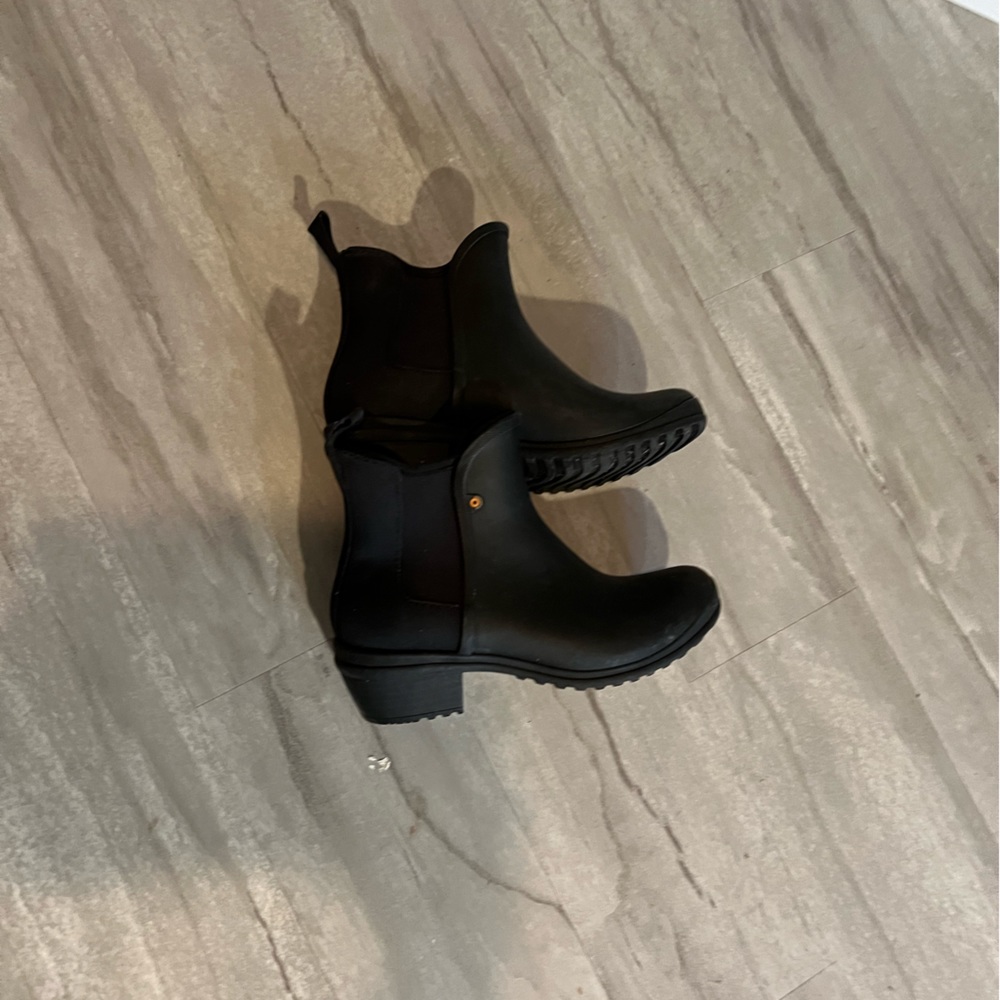 Bogs Rain Boots. US 6/37